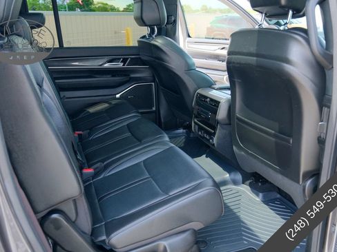 Used 2023 Jeep Wagoneer 4WD w/ Premium Group I image 13