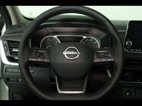 Used 2025 Nissan Rogue SV AWD/4WD image 21