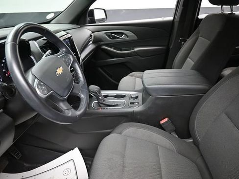 Used 2022 Chevrolet Traverse LT FWD image 16