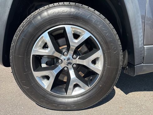 Used 2015 Jeep Cherokee Trailhawk w/ Comfort/Convenience Group image 15