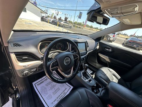 Used 2018 Jeep Cherokee Limited AWD/4WD image 26