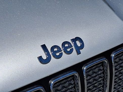 Used 2021 Jeep Renegade Latitude FWD image 27
