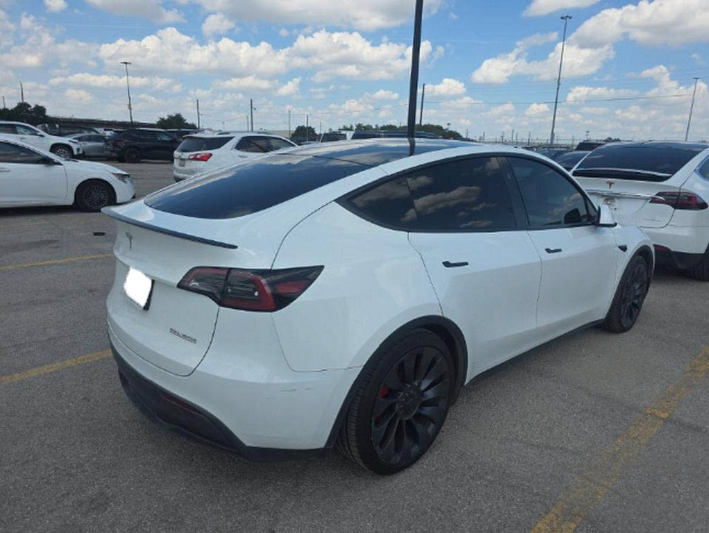 Used 2024 Tesla Model Y Performance AWD/4WD image 4