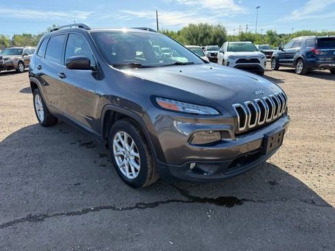 Used 2014 Jeep Cherokee Latitude w/ Cold Weather Group FWD image 8