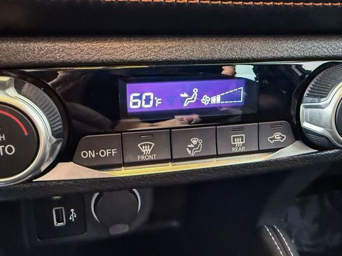 Used 2018 Nissan Kicks SR image 17