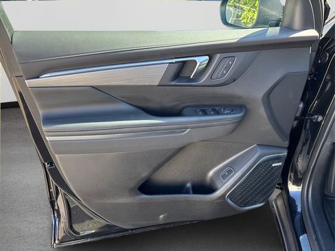 Used 2025 Buick Enclave Preferred w/ LPO, All-Weather Package image 24