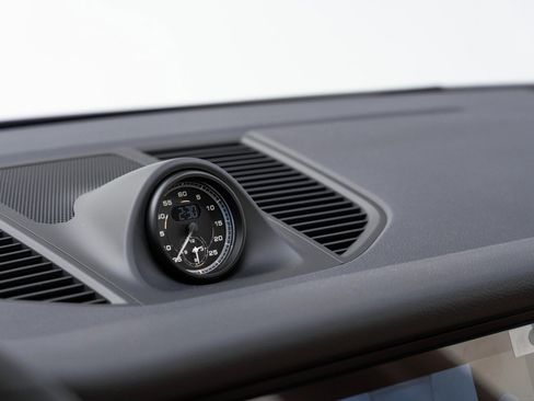 Certified 2025 Porsche Macan image 22