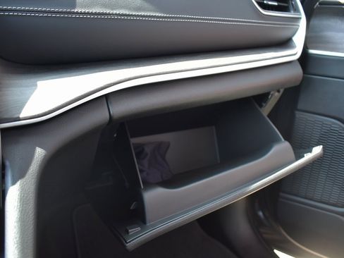 Used 2025 Jeep Grand Cherokee Limited w/ Black Appearance Package image 47