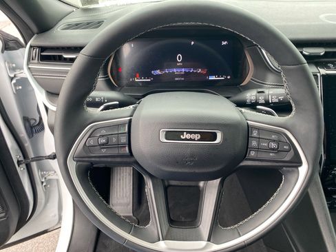 Used 2023 Jeep Grand Cherokee L Laredo image 10