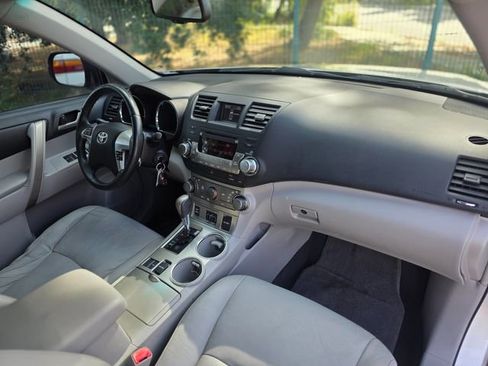 Used 2011 Toyota Highlander SE image 27