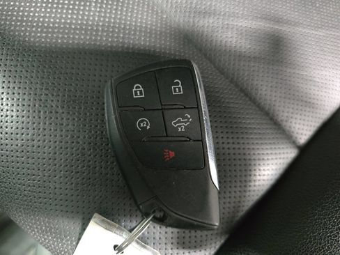 Used 2022 Chevrolet Silverado 1500 LTZ AWD/4WD image 38