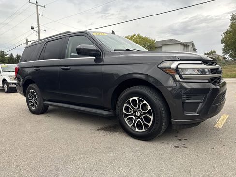 Used 2024 Ford Expedition XLT image 3