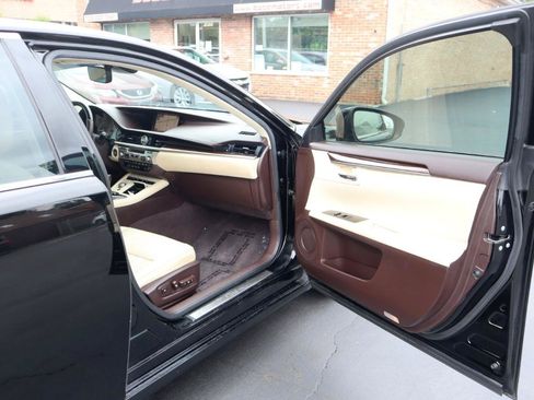 Used 2016 Lexus ES 350 w/ Luxury Package w/Wood Trim FWD image 10
