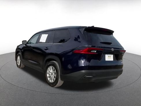 Used 2025 Toyota Grand Highlander XLE image 11