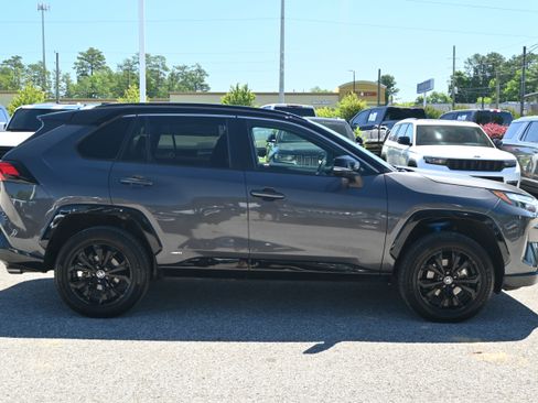 Used 2022 Toyota RAV4 XSE AWD/4WD image 11