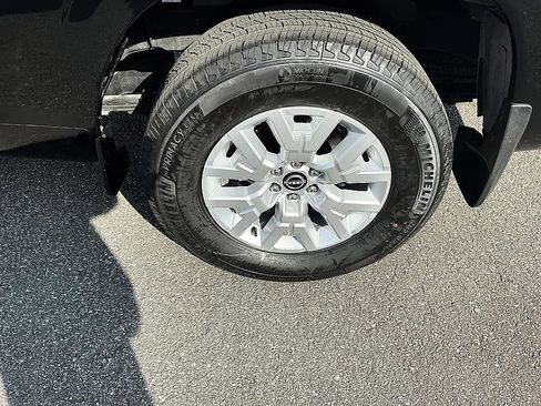 Certified 2024 Nissan Frontier SV w/ SV Convenience Package image 8