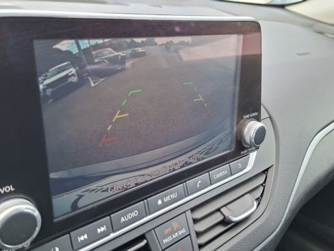 Certified 2025 Nissan Altima 2.5 S FWD image 13