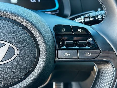 Used 2025 Hyundai Elantra Sport image 17