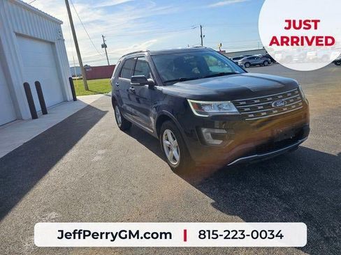 Used 2017 Ford Explorer XLT w/ Equipment Group 202A AWD/4WD image 4