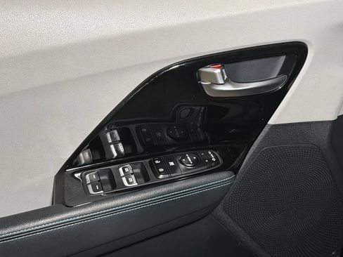 Used 2019 Kia Niro EX FWD image 18
