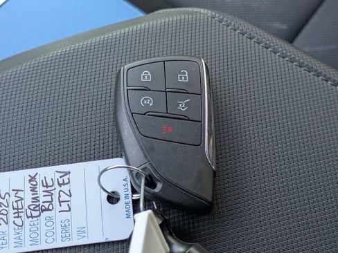 Used 2025 Chevrolet Equinox EV LT w/ Convenience Package image 33