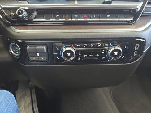 Certified 2025 GMC Sierra 1500 SLT AWD/4WD image 14