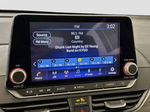 Used 2025 Nissan Altima 2.5 SV FWD image 21