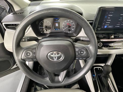 Used 2023 Toyota Corolla Cross L image 11