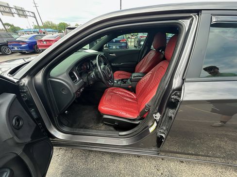 Used 2018 Dodge Charger SXT w/ Blacktop Package RWD image 7