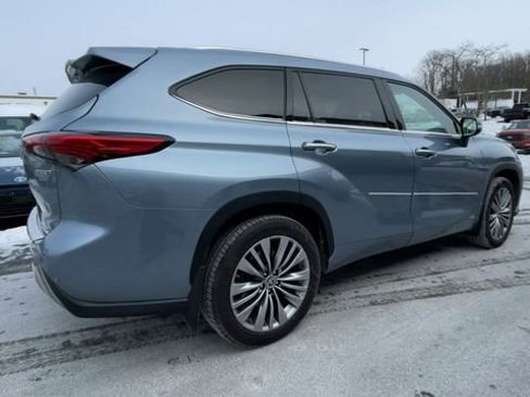 Certified 2021 Toyota Highlander Platinum image 2
