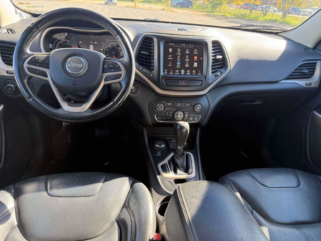 Used 2017 Jeep Cherokee Limited AWD/4WD image 8