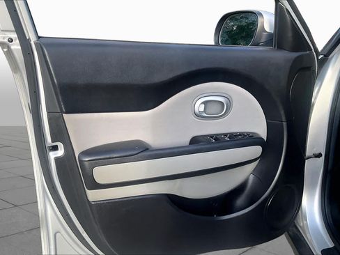 Used 2017 Kia Soul + FWD image 21