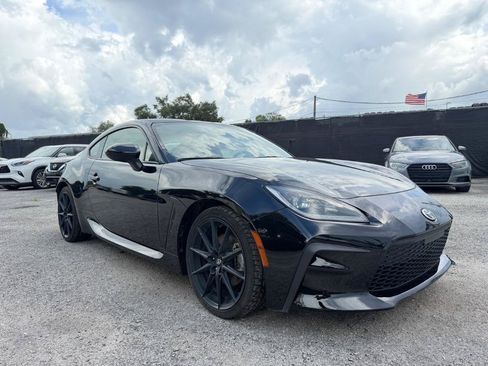 Used 2022 Toyota GR86 Premium RWD image 3