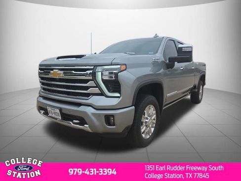 Used 2025 Chevrolet Silverado 2500 High Country w/ High Country Premium Package AWD/4WD image 2