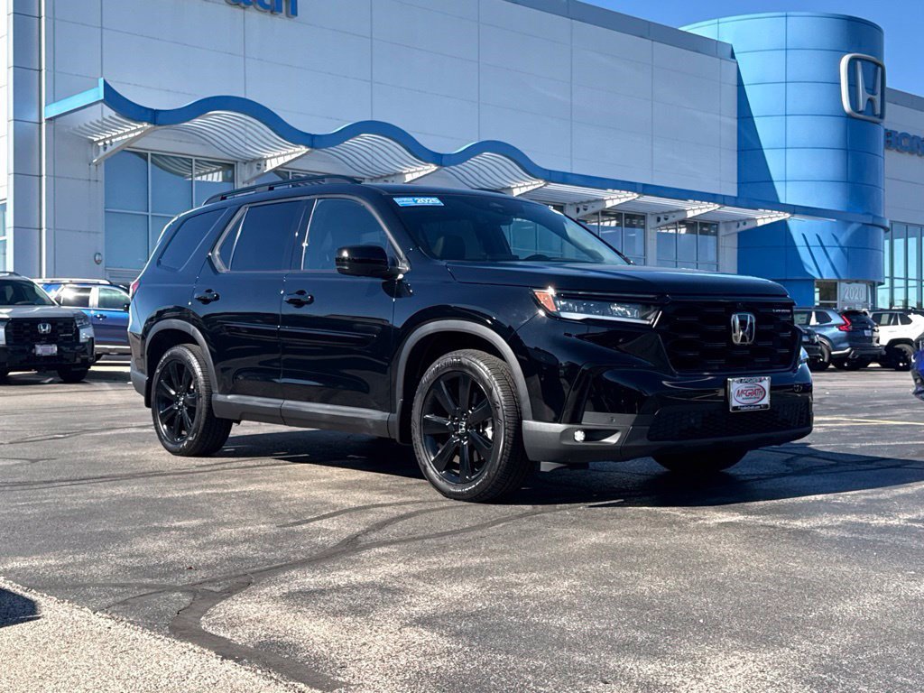 Certified 2025 Honda Pilot Black Edition image 3