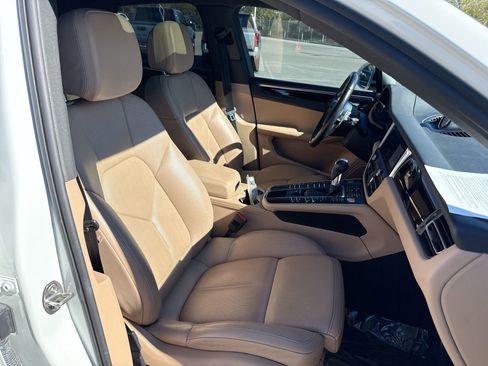 Used 2021 Porsche Macan image 27