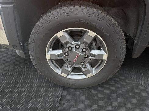 Used 2025 GMC Sierra 2500 SLT w/ SLT Convenience Package AWD/4WD image 16