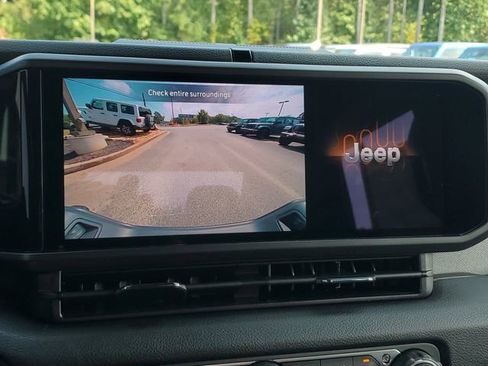 New 2025 Jeep Gladiator Sport image 26