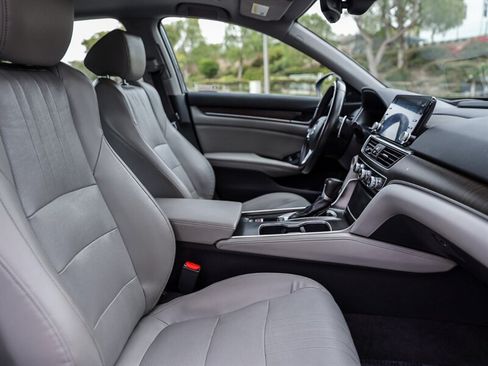 Used 2018 Honda Accord Touring image 23