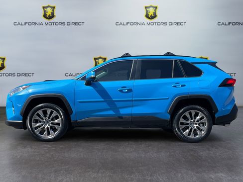 Used 2019 Toyota RAV4 XLE Premium w/ Carpet Mat Package FWD image 8
