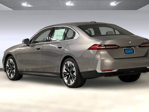 New 2026 BMW 530i image 3