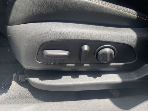 Used 2020 Chevrolet Equinox Premier FWD image 24
