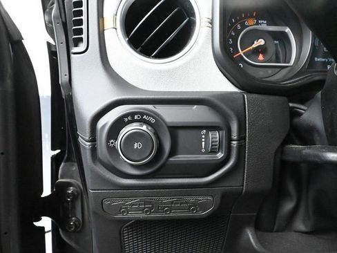 Used 2024 Jeep Wrangler Sahara image 29