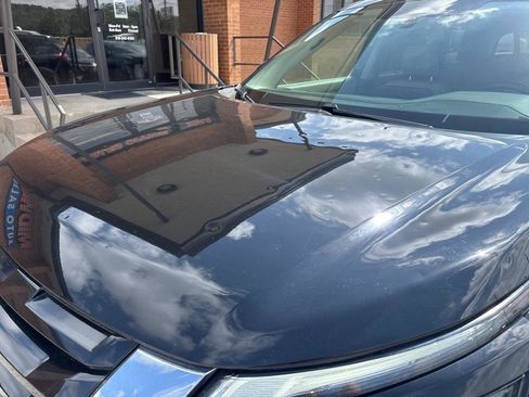 Used 2022 Nissan Pathfinder SL FWD image 4