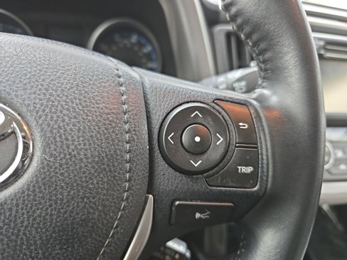 Used 2018 Toyota RAV4 XLE image 18