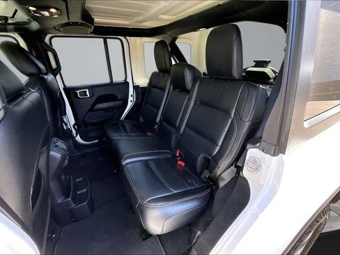 Certified 2019 Jeep Wrangler Unlimited Sahara AWD/4WD image 18