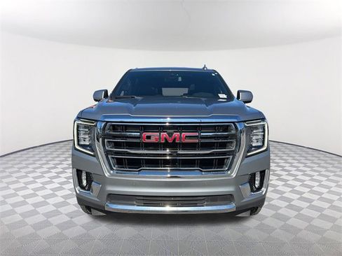 Used 2023 GMC Yukon XL SLT image 2