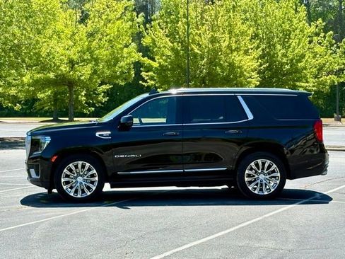 Used 2024 GMC Yukon Denali w/ Advanced Technology Package AWD/4WD image 3