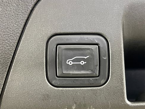Used 2023 Buick Envision Essence image 19