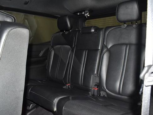 Certified 2024 Jeep Wagoneer Series II w/ Flexible Seating Group AWD/4WD image 40